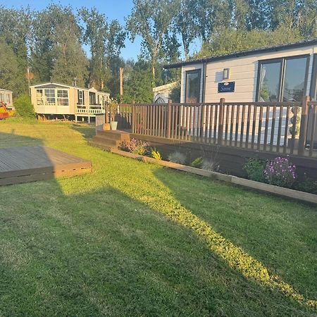Beautiful 2 Bedroom Caravan On Billing Aquadrome Νορθάμπτον Εξωτερικό φωτογραφία
